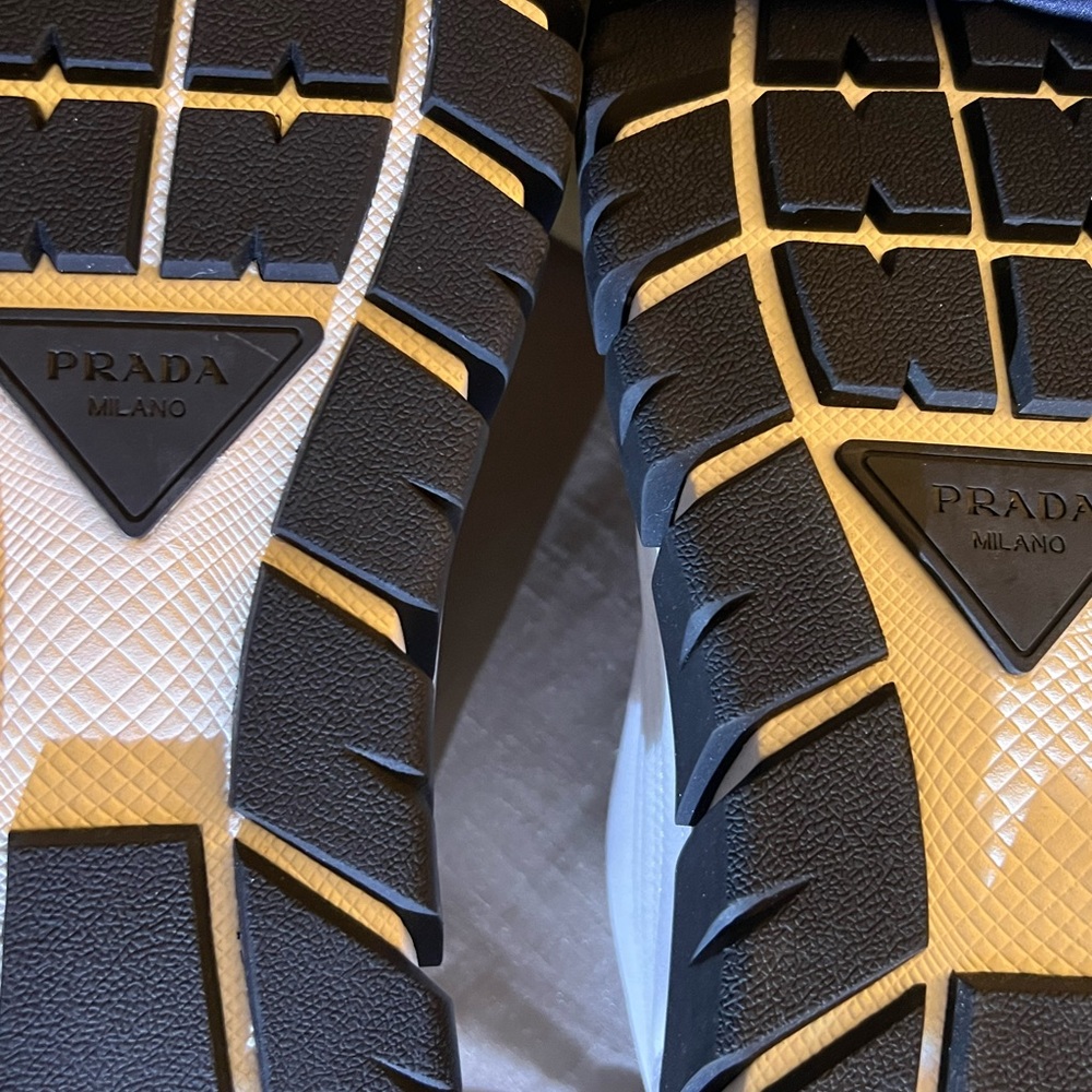 Authentic PRADA sneakers - Picture 14 of 15